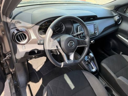 Used 2019 Nissan Kicks SV image 16