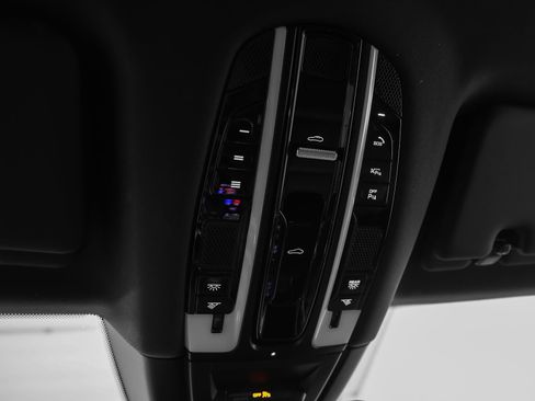Used 2023 Porsche Cayenne S Platinum AWD/4WD image 40