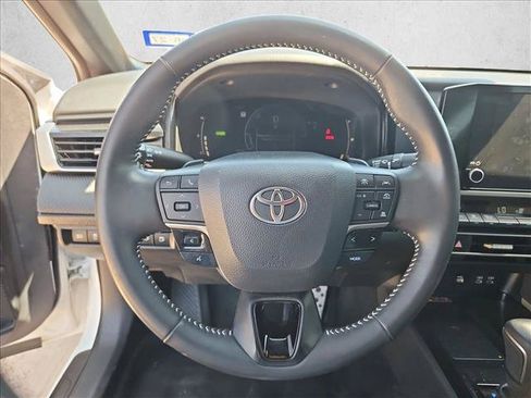 Used 2025 Toyota Camry SE FWD image 12
