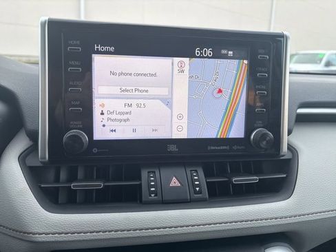 Used 2020 Toyota RAV4 Limited image 10