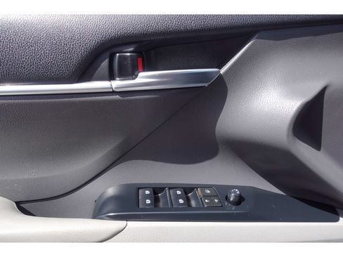 Used 2018 Toyota Camry SE w/ Audio Package FWD image 10