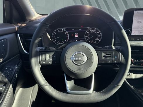 Used 2023 Nissan Rogue SL w/ SL Premium Package image 14