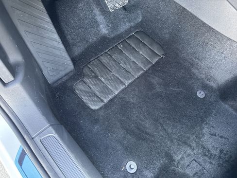 Used 2025 Volkswagen Taos SE image 41