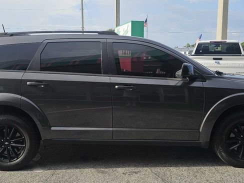 Used 2019 Dodge Journey SE w/ Blacktop Package FWD image 6