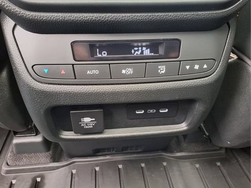 Used 2025 Honda Pilot TrailSport image 18