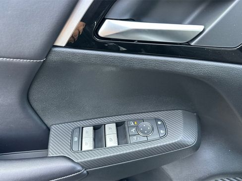 New 2025 Mitsubishi Outlander SE image 12