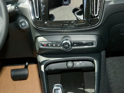 New 2026 Volvo XC40 B5 Plus w/ Protection Package Premier image 22