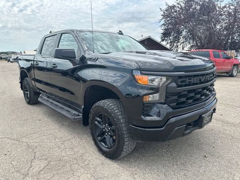 Used 2025 Chevrolet Silverado 1500 Custom Trail Boss w/ Dark Appearance Package AWD/4WD image 1
