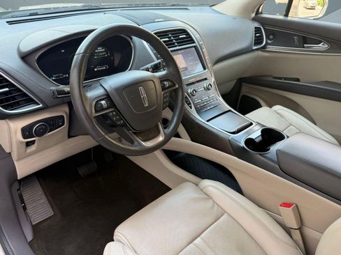 Used 2019 Lincoln Nautilus Reserve FWD image 4