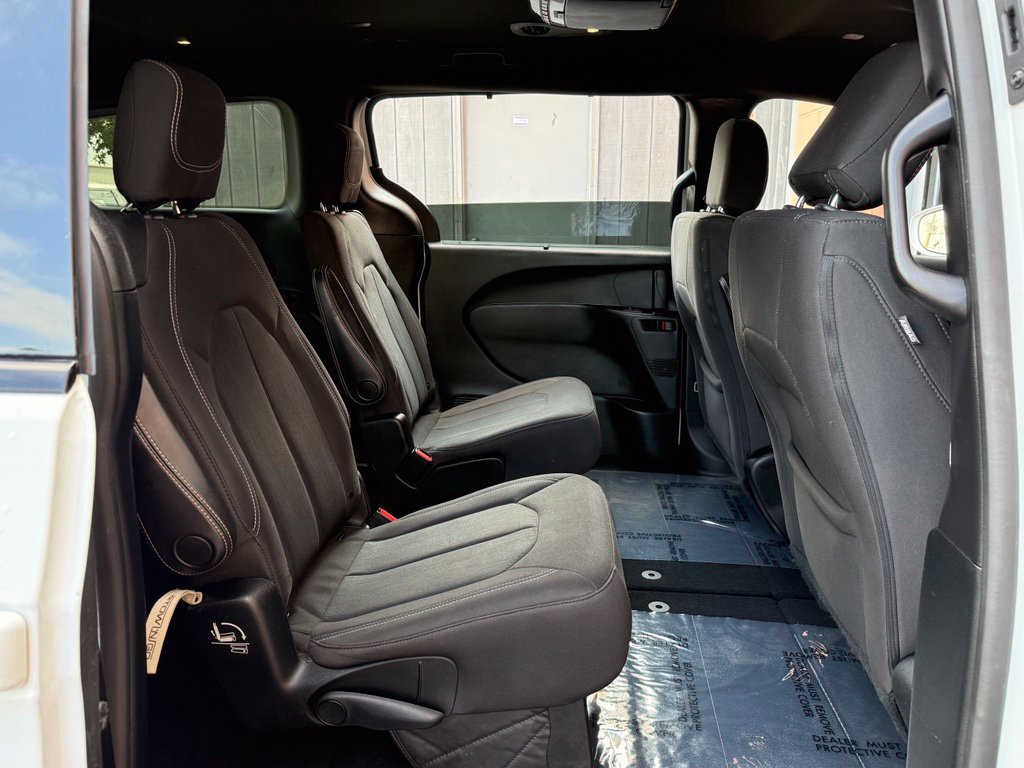 Used 2019 Chrysler Pacifica Touring Plus w/ Advanced Safetytec Group FWD image 19