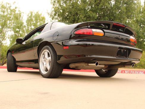 Used 1999 Chevrolet Camaro Z28 w/ SS Performance/Appearance Pkg RWD image 10