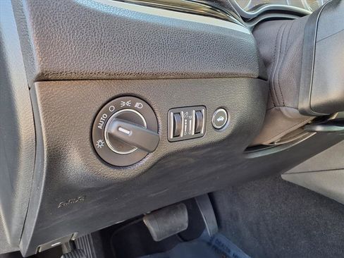 Used 2023 Chrysler 300 Touring w/ Sport Appearance Package image 11