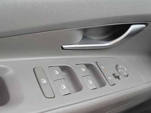 Used 2025 Hyundai Elantra SE FWD image 15