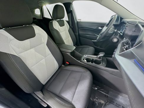 Used 2025 Chevrolet Trax LS image 29