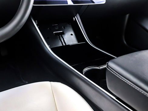 Used 2020 Tesla Model 3 Standard Range Plus image 5