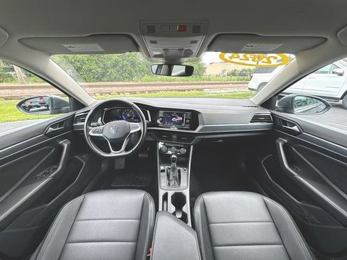 Used 2024 Volkswagen Jetta SE FWD image 19