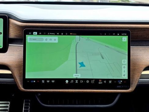 Used 2025 Rivian R1S Premium AWD/4WD image 22