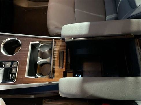 Used 2024 Toyota Sienna XLE image 28