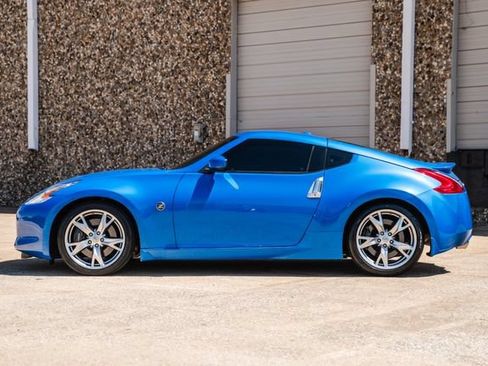 Used 2010 Nissan 370Z Touring w/ Sport Pkg RWD image 42