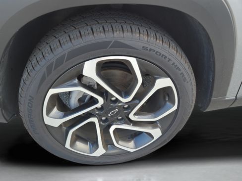 Used 2025 Chevrolet Trax RS FWD image 37