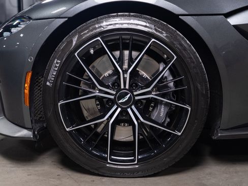 Used 2021 Aston Martin V8 Vantage Coupe image 27