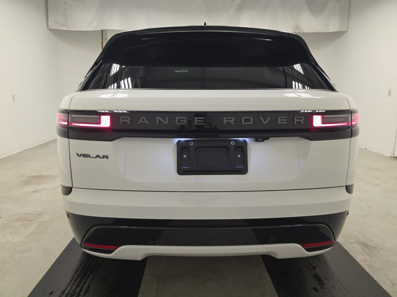 Used 2025 Land Rover Range Rover Velar Dynamic SE AWD/4WD image 10