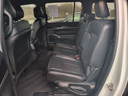 Used 2024 Jeep Wagoneer L 4WD image 15