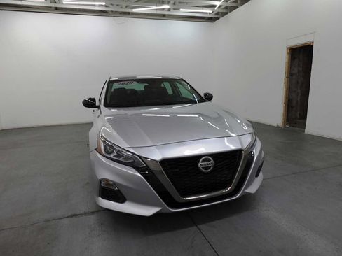 Used 2020 Nissan Altima 2.5 SR FWD image 3