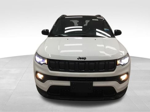 Used 2022 Jeep Compass Latitude w/ Sun and Sound Group AWD/4WD image 3