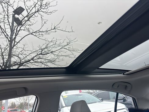 Used 2025 Toyota Camry XLE image 8