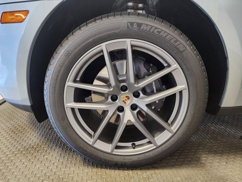 Used 2025 Porsche Macan image 25