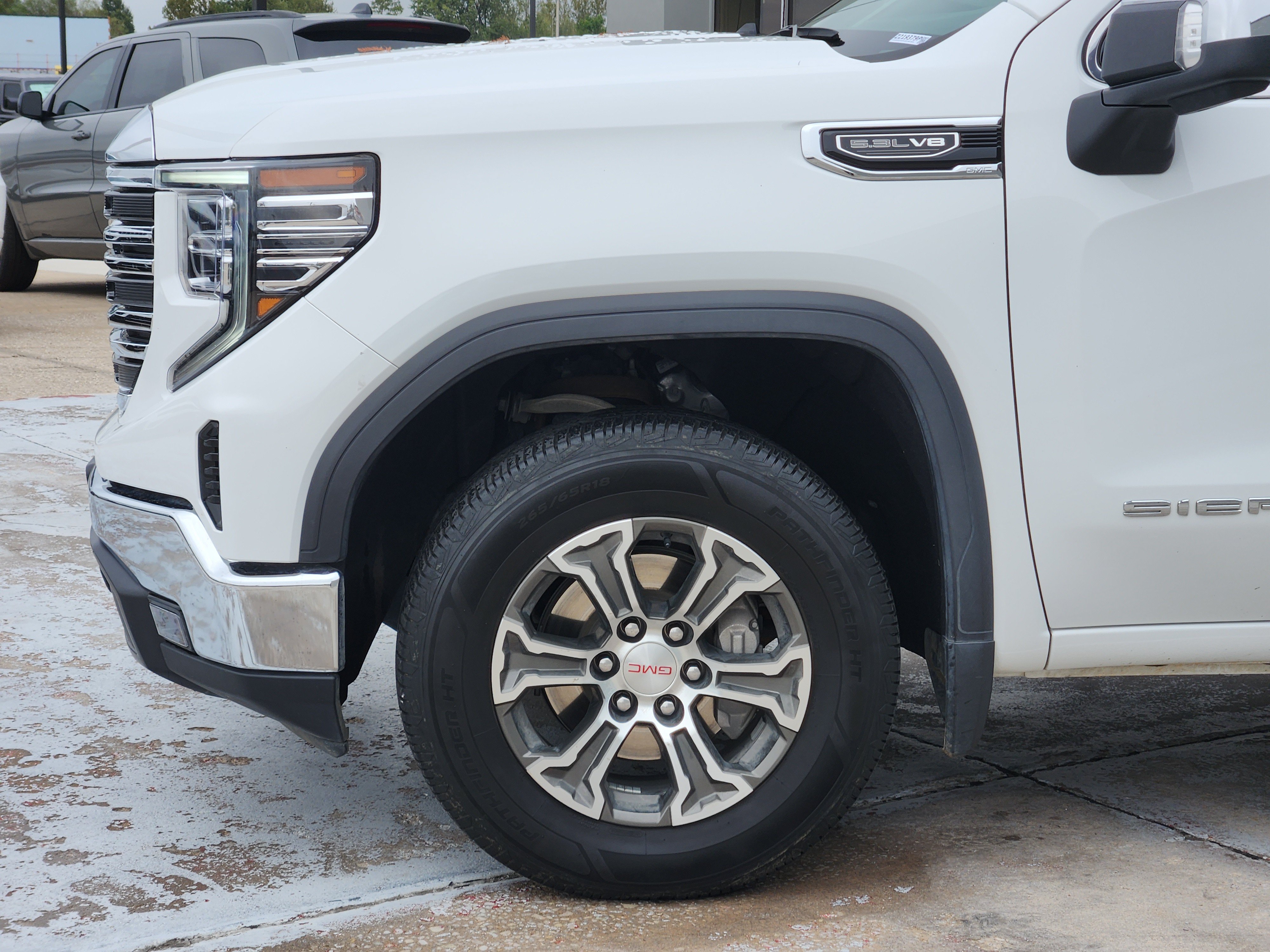 Used 2025 GMC Sierra 1500 SLT AWD/4WD image 9