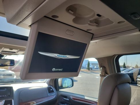 Used 2013 Chrysler Town & Country Limited w/ Luxury Group image 15