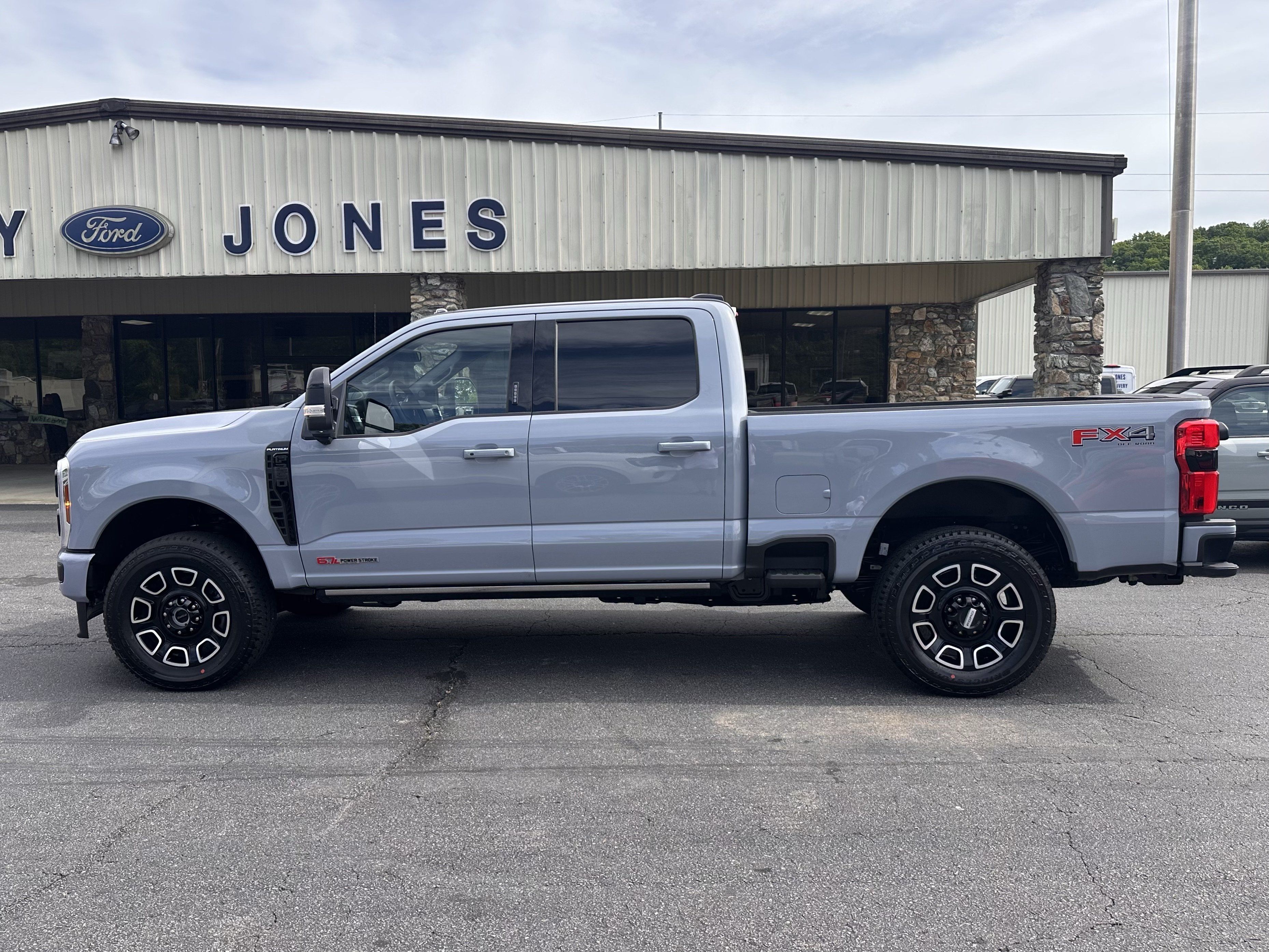 Used 2026 Ford F250 Platinum AWD/4WD image 1