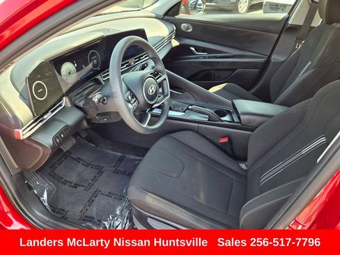 Used 2024 Hyundai Elantra SEL FWD image 17