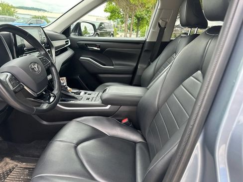 Used 2021 Toyota Highlander XLE AWD/4WD image 8