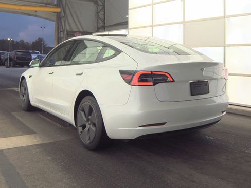 Used 2023 Tesla Model 3 Standard Range image 9