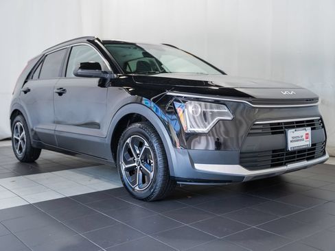 Used 2024 Kia Niro LX FWD image 1