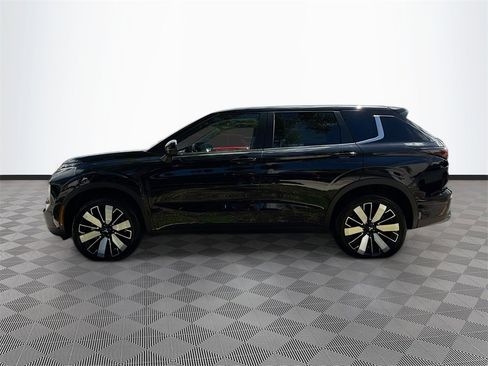 New 2025 Mitsubishi Outlander SE image 8