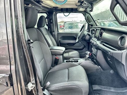 Used 2023 Jeep Gladiator Willys image 31