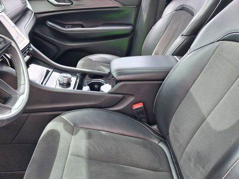 Used 2023 Jeep Grand Cherokee L Laredo AWD/4WD image 17