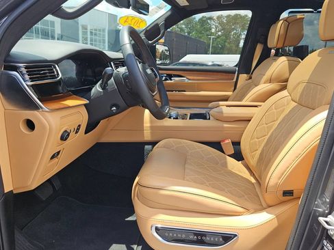 Used 2024 Jeep Grand Wagoneer L Series III w/ Rear Seat Video Group 1 AWD/4WD image 10
