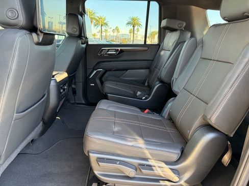 New 2025 Chevrolet Suburban High Country image 7