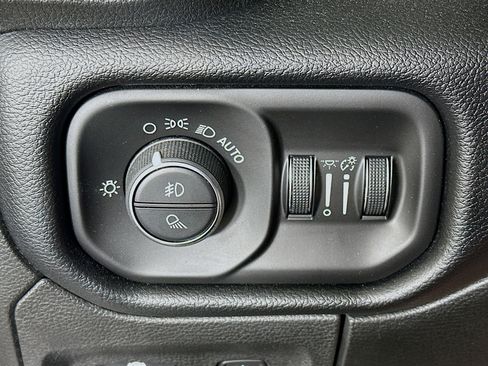 Used 2019 RAM 1500 Laramie w/ Sport Appearance Package AWD/4WD image 17