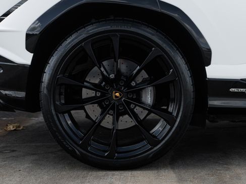 Used 2024 Lamborghini Urus S image 40