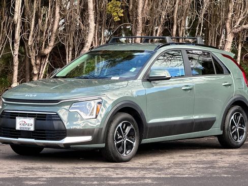 Certified 2025 Kia Niro EX image 8