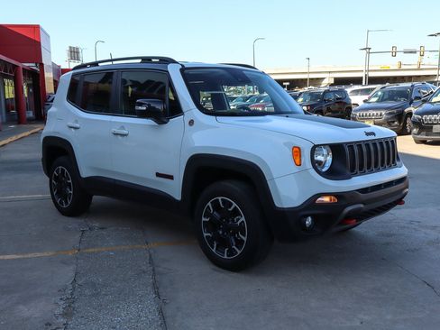 Used 2023 Jeep Renegade Trailhawk AWD/4WD image 4