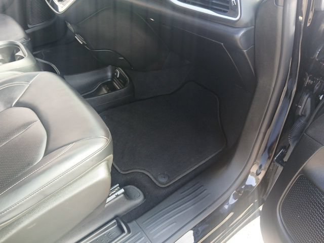 Used 2025 Chrysler Pacifica Select FWD image 26