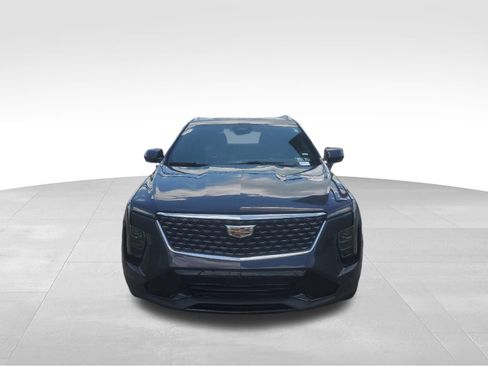 Used 2024 Cadillac XT4 Premium Luxury FWD image 2