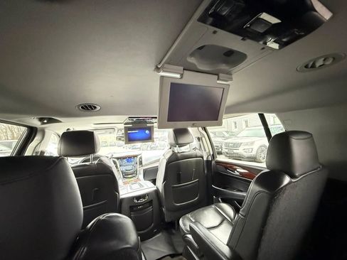 Used 2015 Cadillac Escalade ESV Luxury image 10
